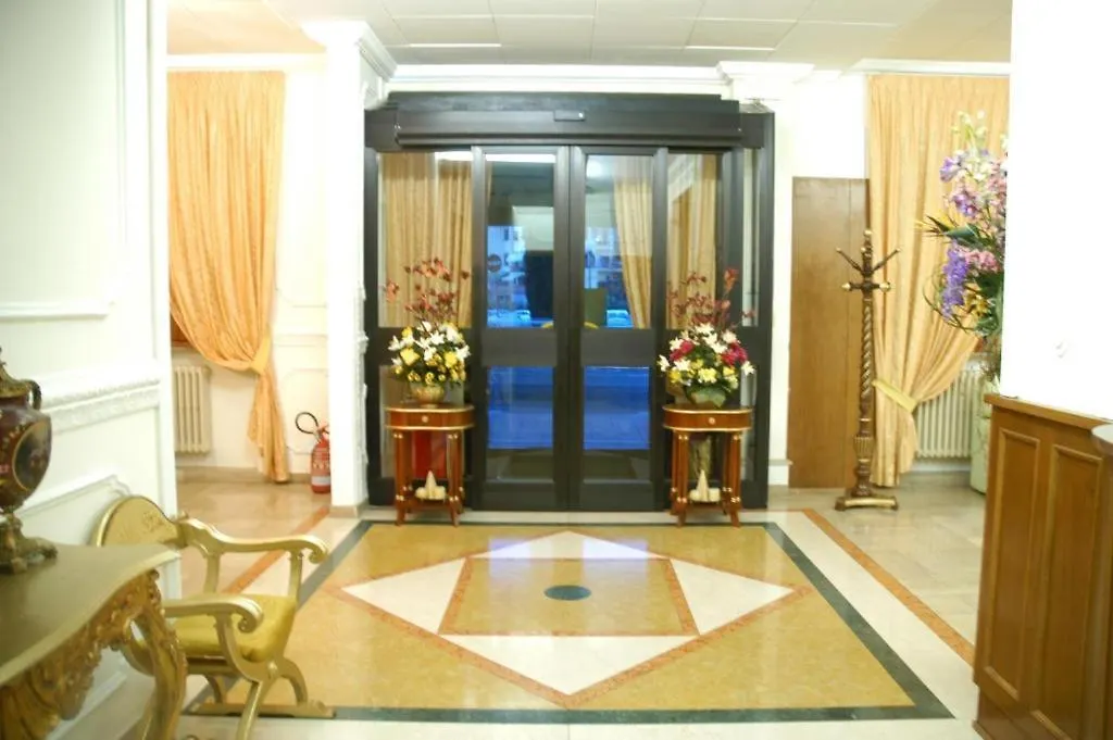 Hotel Flowers Montecatini Terme 3*,